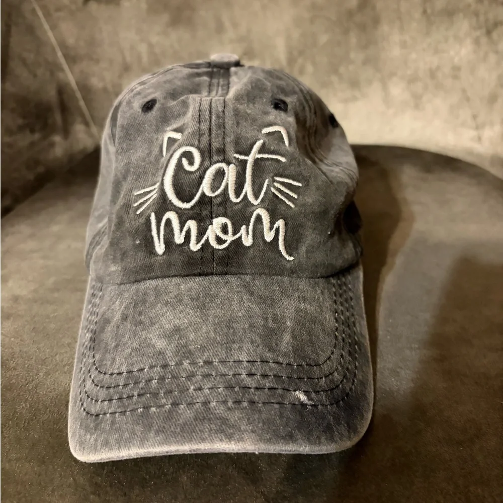 Cat Mom Embroidered Baseball Cap - Gray